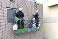 景観の悪さを逆手に取った海外のセンス。