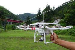 落ちないドローン「ラインドローン」で外壁調査