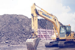 遠隔操作中の建機を自由視点でモニタリングできるシステム