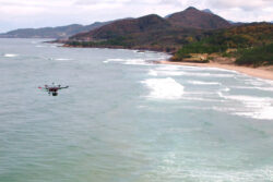 水・陸を同時に３D計測。ドローン搭載型グリーンレーザースキャナ