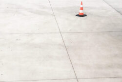 床面のひび割れをロボットで検知「Floor Doctor」