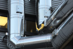 狭隘部のドローン点検サービスが提供開始