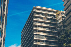 斬新な定額制の建物メンテサービス「メンパク」がドローン企業と提携