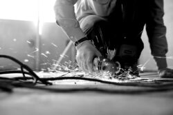 ケレン作業が大幅省力化。桁ケレン装置「フランジブラスター」