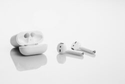 ヒアラブルデバイスを用いた音声点検サービス