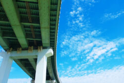 橋梁点検へのドローン活用ノウハウを提供する教育プログラム