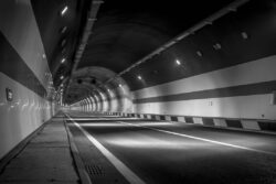 GPSの届かないトンネル内でのドローン飛行実験