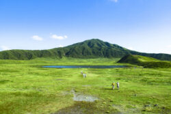 KDDI、複数の５G接続ドローンで地域観光促進の実証実験