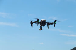 完全自動運用ドローンで物流倉庫の警備巡視点検を自動化