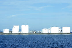 経済産業省が石油プラントのドローン実証検証実施