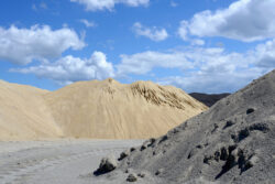 斜め往復撮影するドローンで標定点なしの測量実現