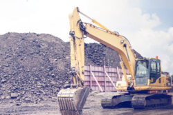 無人施工にドローンの視点を。有線給電ドローンで解決