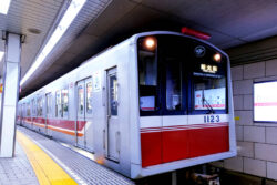 OsakaMetroが駅の天井内点検にマイクロドローンを導入