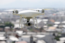 KDDI、テラドローン、セコムがドローン警備の実証実験