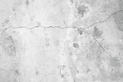 自走式のひび割れ調査ロボットで調査業務効率化