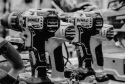 コンクリート構造物の削孔作業の自動化機器が登場