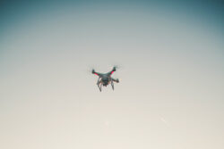 NEDO、ドローンを遠隔から識別できる評価試験に成功