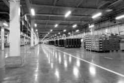 自律走行式のひび割れ検査ロボットにモニタリングシステムを実装