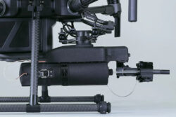 世界初のドローンへの着脱式スプレー缶噴射装置が提供開始へ