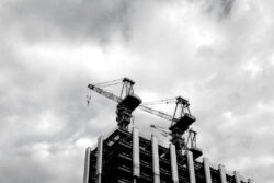 大和ハウス工業、耐火被覆の吹付けロボットを現場に初導入