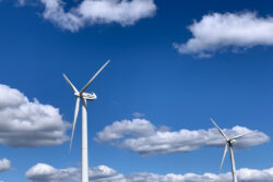 「AI×国産ドローン×専門家」の風力発電点検トータルソリューション