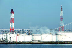 ドローンによる石油プラントの自動点検。センシンロボティクスとENEOSが実証