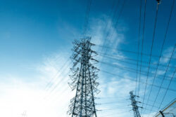 東京電力PGの送電線点検にドローン自動飛行システムが採用