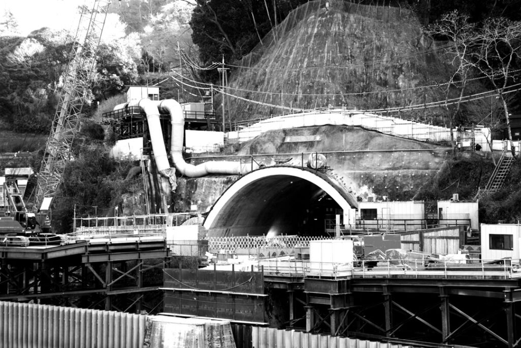 トンネル工事の計測作業を遠隔・無人化するソリューション SUGITEC｜建設業界の最新技術紹介