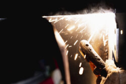 現場の働き方改革。溶接効率を最大2倍向上させる溶接ロボット