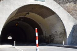 プロドローンのトンネルの天井面に張り付き検査可能なドローン