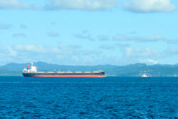 商船三井とACSL、運搬船船倉内でのドローン自律飛行点検に成功