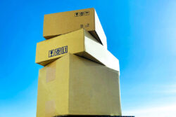 物流ドローンと連携する地上配送用ロボット（UGV）