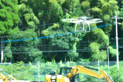 全自動ドローンで現場内の測量と安全巡視の無人化を実現