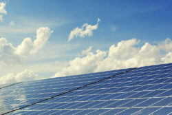 センシンロボティクスが太陽光パネル点検アプリのライトプラン開始