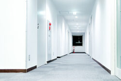 建物設備と連携し建物館内の配送プロセスを無人化するシステム