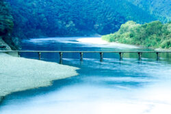 テラドローン、グリーンレーザー測量による橋梁点検の洗掘調査実施