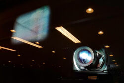 プロジェクションマッピングで墨出しする技術が登場