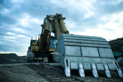 業界初の半天球カメラ画像をAI認識できる重機接触防止システム