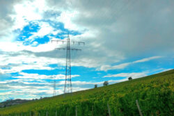 エンジンとバッテリーを搭載したハイブリッドドローン