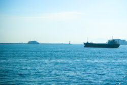 無人運航船プロジェクトでドローンでの係船作業自動化を実証