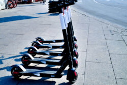 現場で電動キックボード!?移動負担軽減に寄与