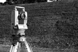 スマホでGNSS測量や杭打ちを可能にする「OPTiM Geo Point」アプリ