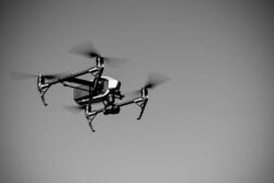 トンネル坑内をドローンで自動巡視。センシンロボティクスとフジタが共同開発