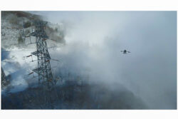 ドローンが送電線を自動追尾。センシンと中部電力PGが送電設備の自動点検技術を開発