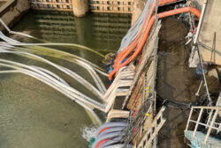 どうする明治用水。水中ドローンで漏れを調査。水中コンクリートで応急復旧を施すか!?