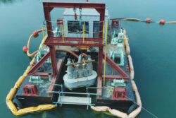 フジタ✕河本組<br> 高揚程で水質汚濁の無い「ハイリフト無濁浚渫工法」を開発。