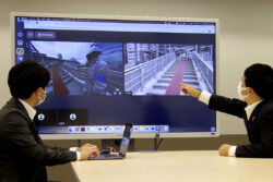 リコー<br> 遠隔臨場へ挙手。映像と音声のリアルタイムな双方向配信サービス「RICOH Remote Field」を提供開始。