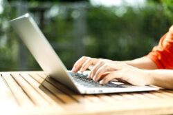 アドバンスト・メディア<br>建設・不動産向けアプリケーション“声キーボード” 「AmiVoice® VKB（アミボイス ブイケービー）」をリリース