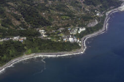 鹿島建設<br>自動車専用道路の管理ツールに光ファイバを初めて採用。