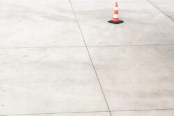 奥村組✕ユアサ商事<br>「コンクリート散水養生 自動認識ロボット」開発。